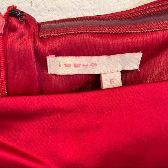 Issue size 6 deep red cap sleeve dress with rouching - Picture 3 of 5